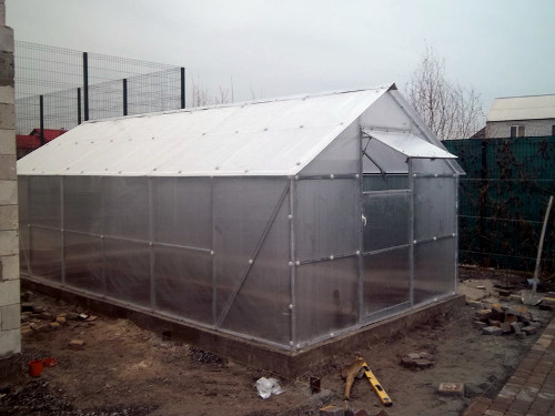 теплица двускатная из поликарбоната